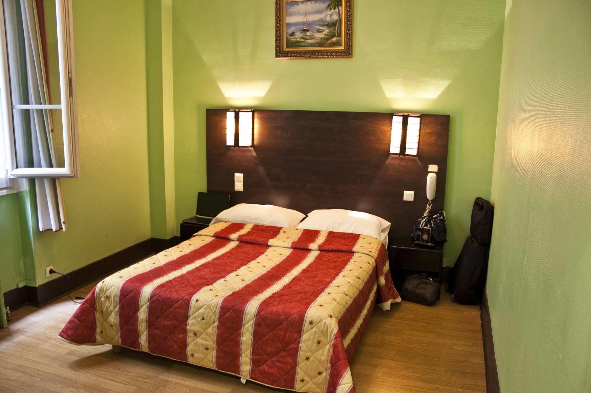 Hotel Cambrai Париж Екстериор снимка